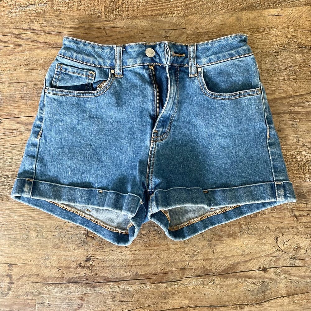 Mom jean shorts by PacSun. SIZE: 25